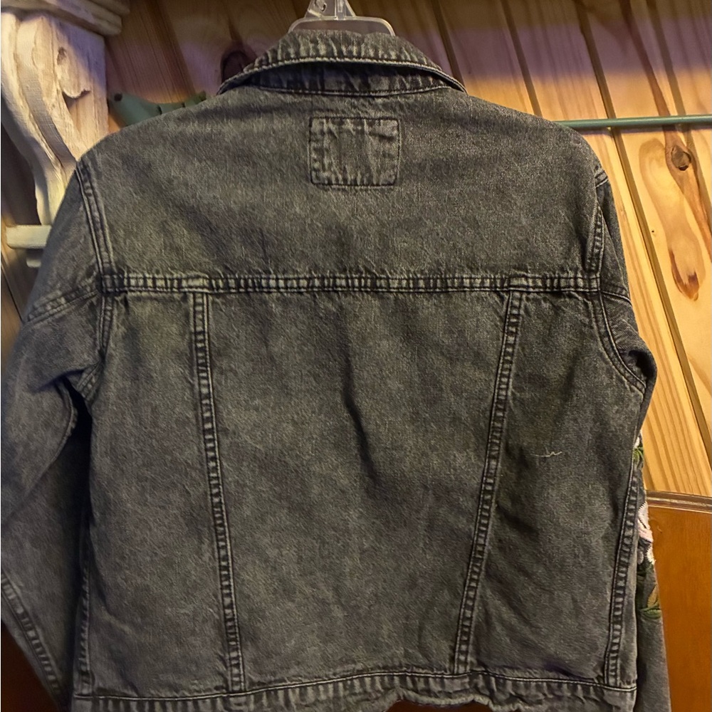 Forever 21 Gray Denim Jacket with Floral Embroidery - Picture 5 of 7